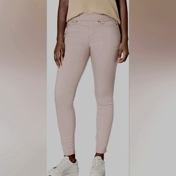 Levi's Pants - NWT Totally Shaping Pull-on Skinny Pants (Lt Pink) - LEVI STRAUSS